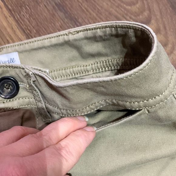 Madewell Wide-Leg Crop Pants in Light Latte
Spring fashion. Beach sz 24 - Picture 6 of 9